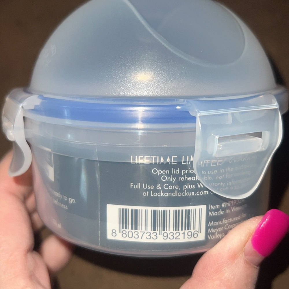 2 New LocknLock Food Storage Containers - Picture 6 of 9